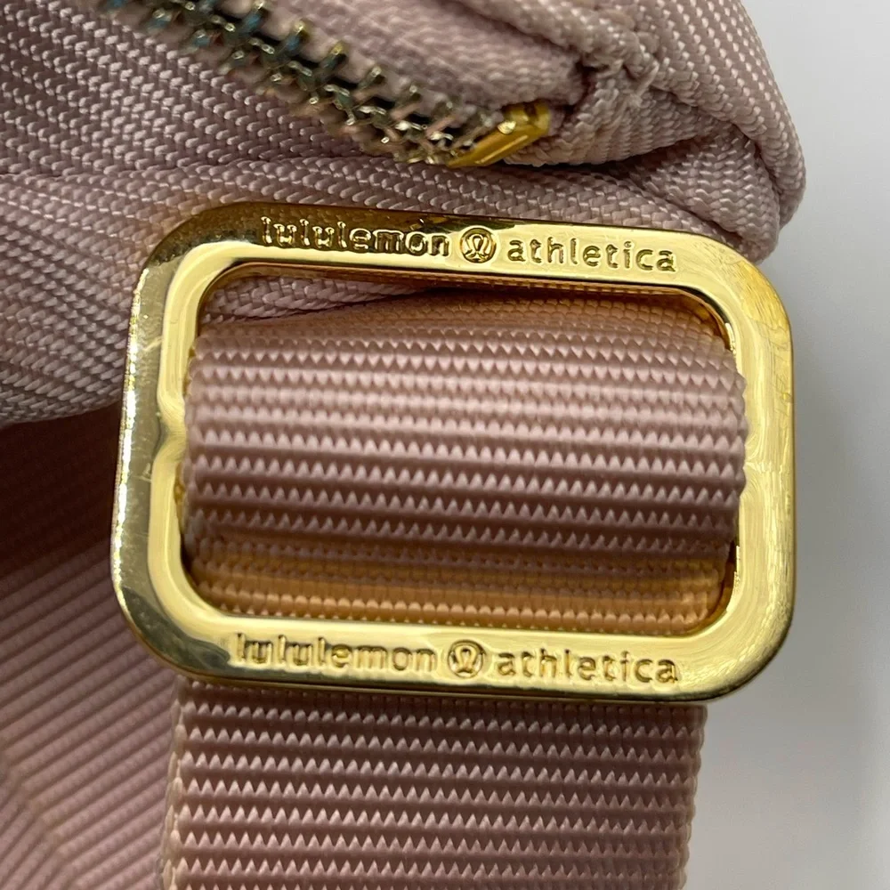 Lululemon All night Festival Bag Vol 5 L in Misty Pink - Picture 9 of 13